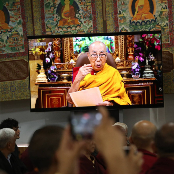 Kina se buni jer je Dalaj Lama dobio Gremi: "Koristi je kao alat za antikinesku političku manipulaciju"