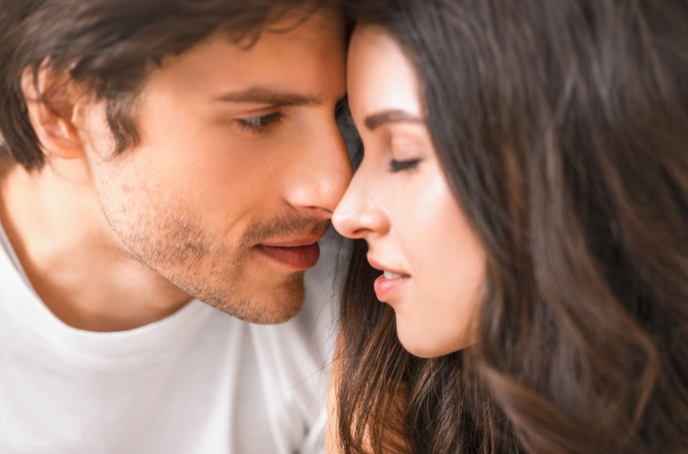 Žene potajno obožavaju kad im muškarci rade ove sitne stvari