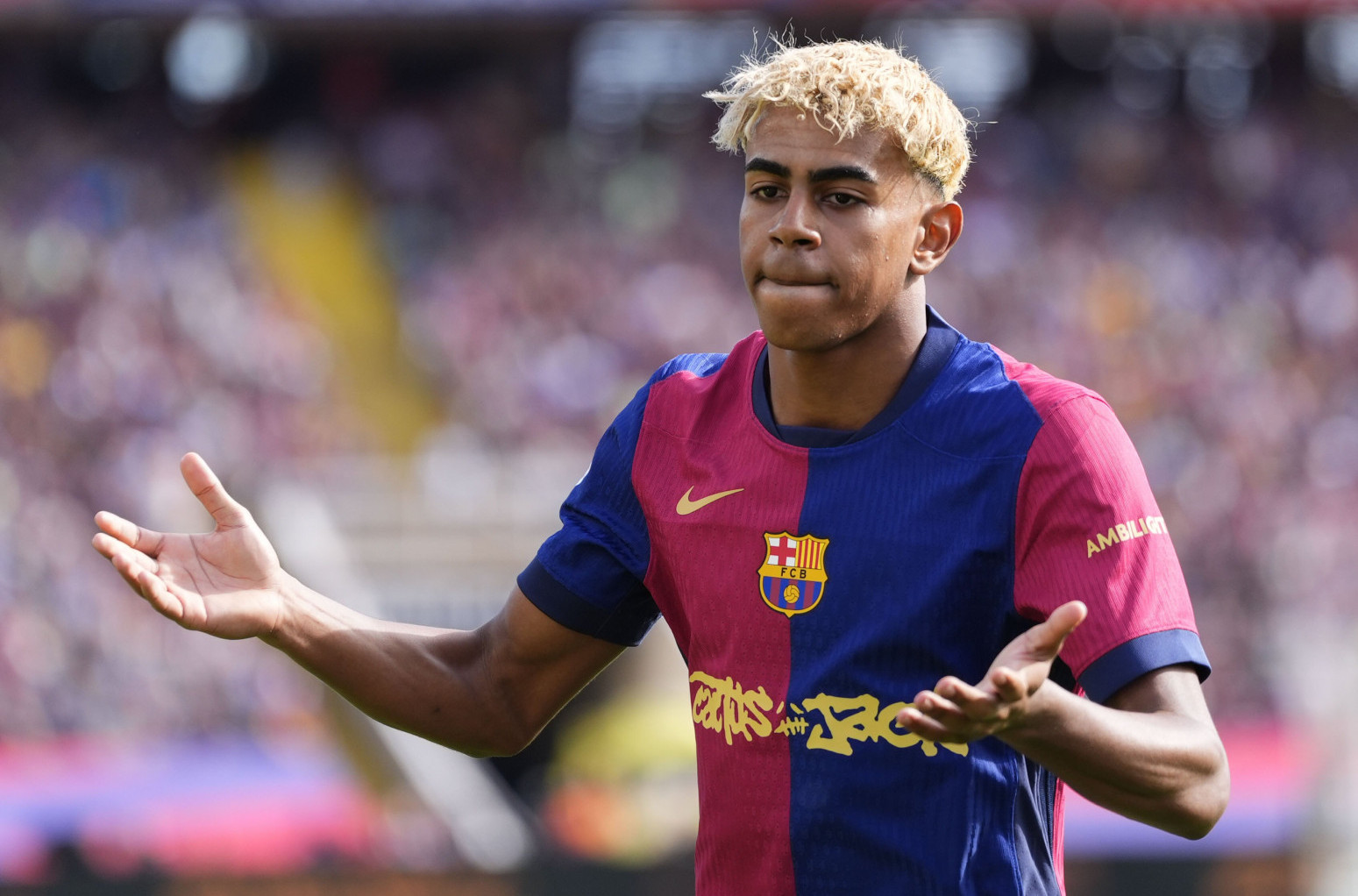 Lamin Jamal potvrdio vezu sa 7 godina starijom devojkom FOTO