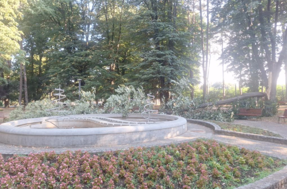 Drama u Čačku: Prolaznici za dlaku izbegli tragediju FOTO/VIDEO