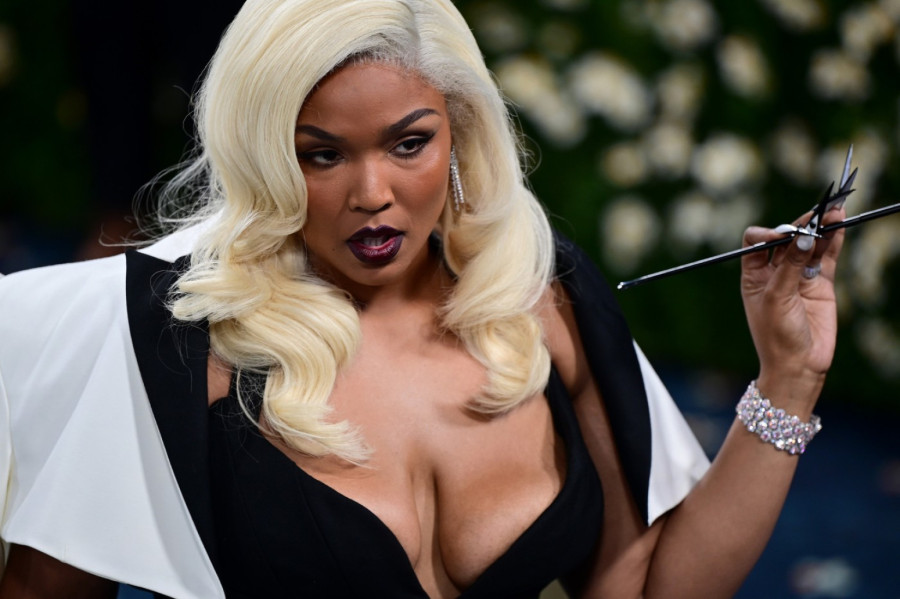 Žene sa oblinama se brišu iz društva, zbog toga sam bila hiperseksualna i vulgarna