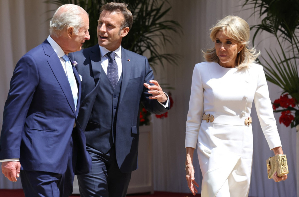 Skinuo se go do pojasa, pa pokazao čime raspolaže: Makrone, svaka čast FOTO