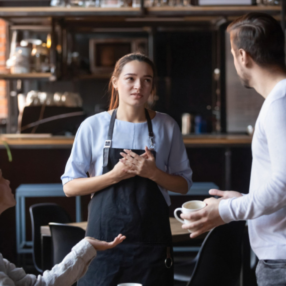 U ovaj bar dolaze isključivo ljudi koji žele da daju otkaz: Uz čašicu dobijaju savete stručnjaka