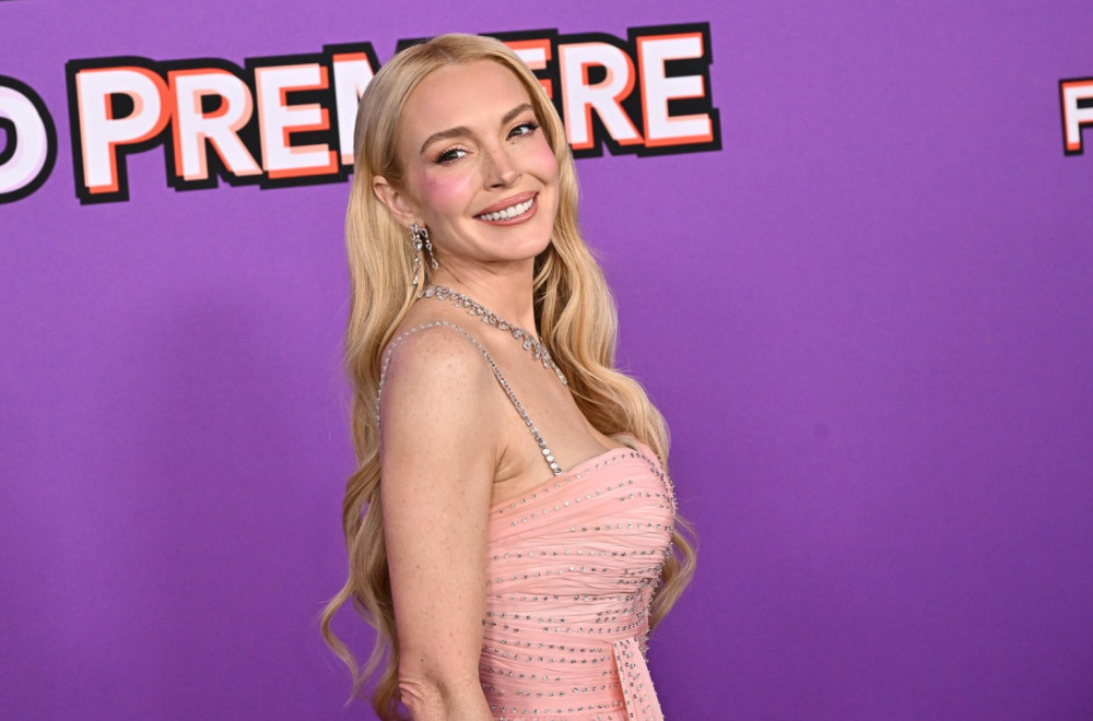 Ni dekolte ne može da zaseni njeno novo lice: Slavna lepotica opet išla pod nož? FOTO