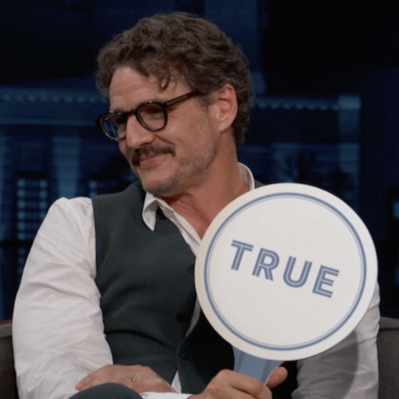 Miljenik žena u strastvenom zagrljaju muškarca: Sad je sve jasno nakon ovih fotki FOTO