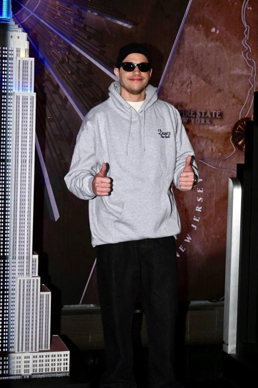 Holivudski lepotan pokazao telo nakon što je uklonio 200 tetovaža FOTO