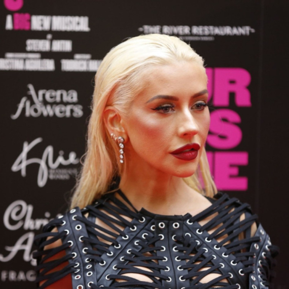 Sva u kožnim tračicama: Najseksepilnije izdanje pevačice koja se "prepolovila" FOTO/VIDEO