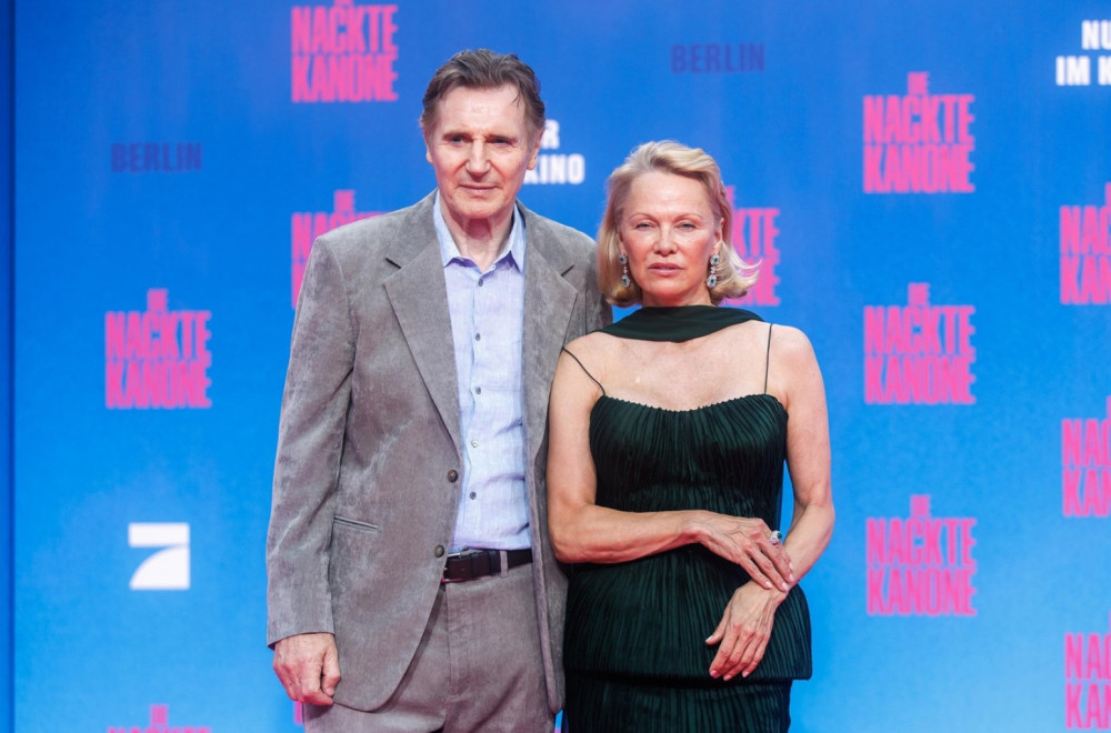 Osvojila je njega, ali i crveni tepih: Najmoderniji manikir sezone nosi Pamela Anderson FOTO