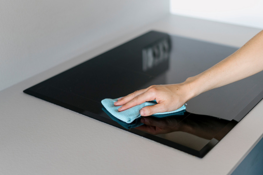 Biće kao nova: Masne naslage beže sa ravne ploče samo uz pomoć ovog domaćeg sredstva