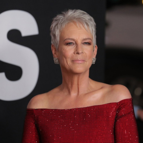 Sa 25 godina je "naterana" da ode na plastičnu operaciju, sada oštro govori o tome FOTO