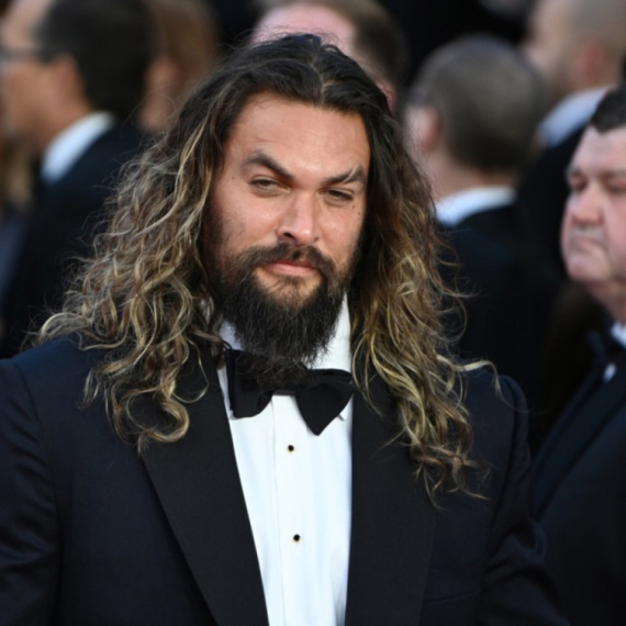 Mišićavi zavodnik promenio imidž: Šok nakon 6 godina, niko ga ne prepoznaje VIDEO