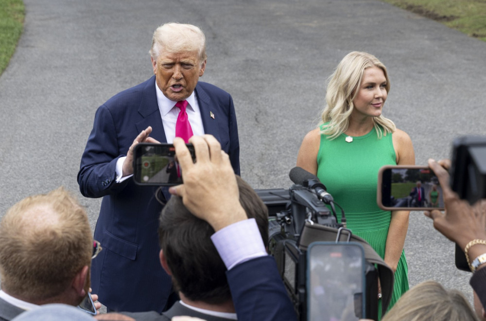 Zbog ovog videa svi misle da Donald Tramp ima aferu sa fatalnom plavušom VIDEO