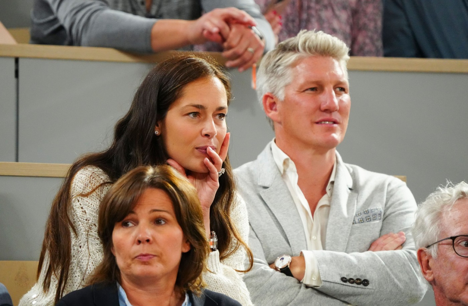 Dok Švajnija pljuju na mrežama, Ana se stidljivo smeška FOTO