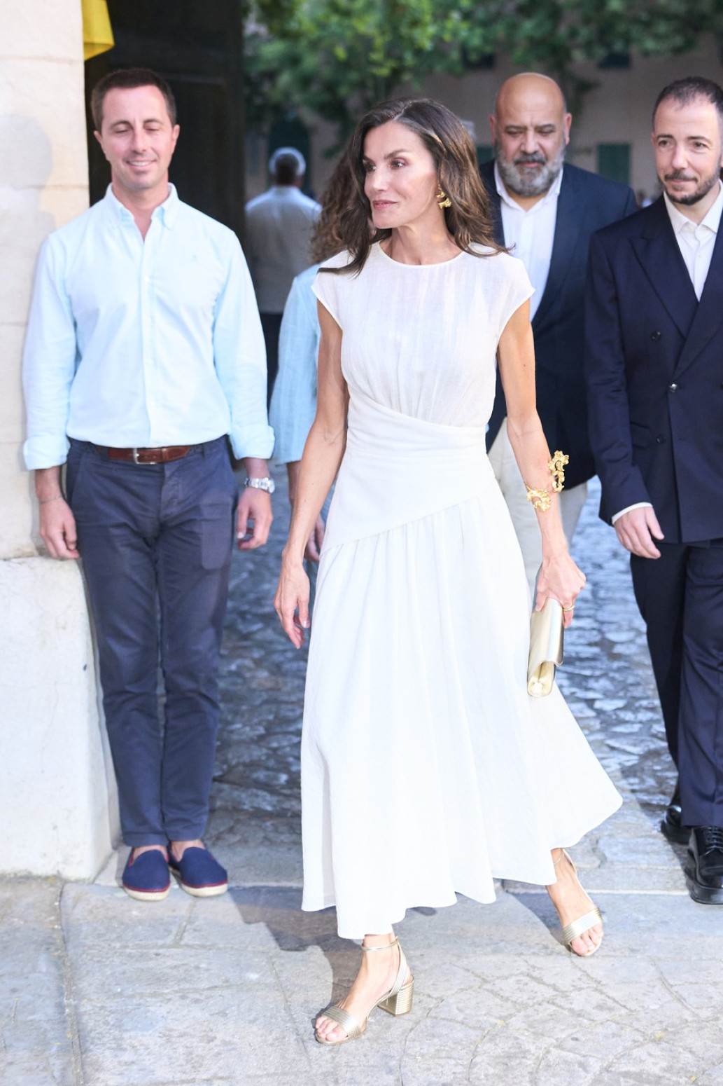 Najlepša kraljica u najlepšoj letnjoj haljini – ali šta joj je to na ruci? FOTO