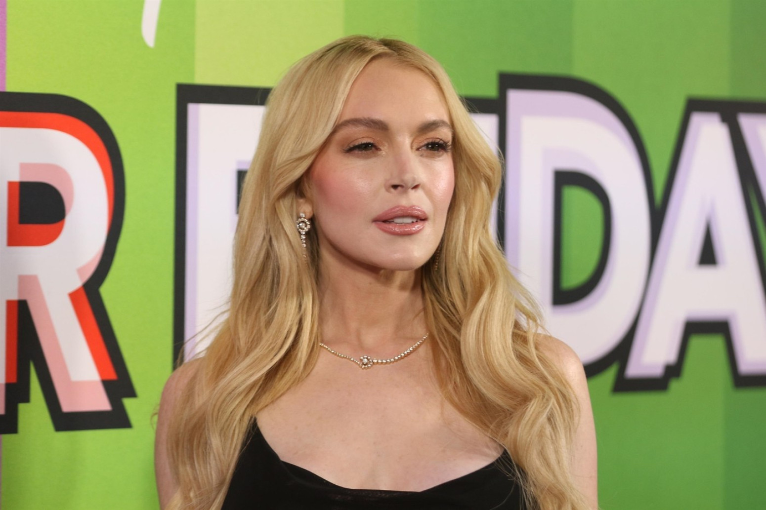 Pokazala pozadinu, a pažnju privuklo plastično lice od gotovo 300.000 dolara FOTO