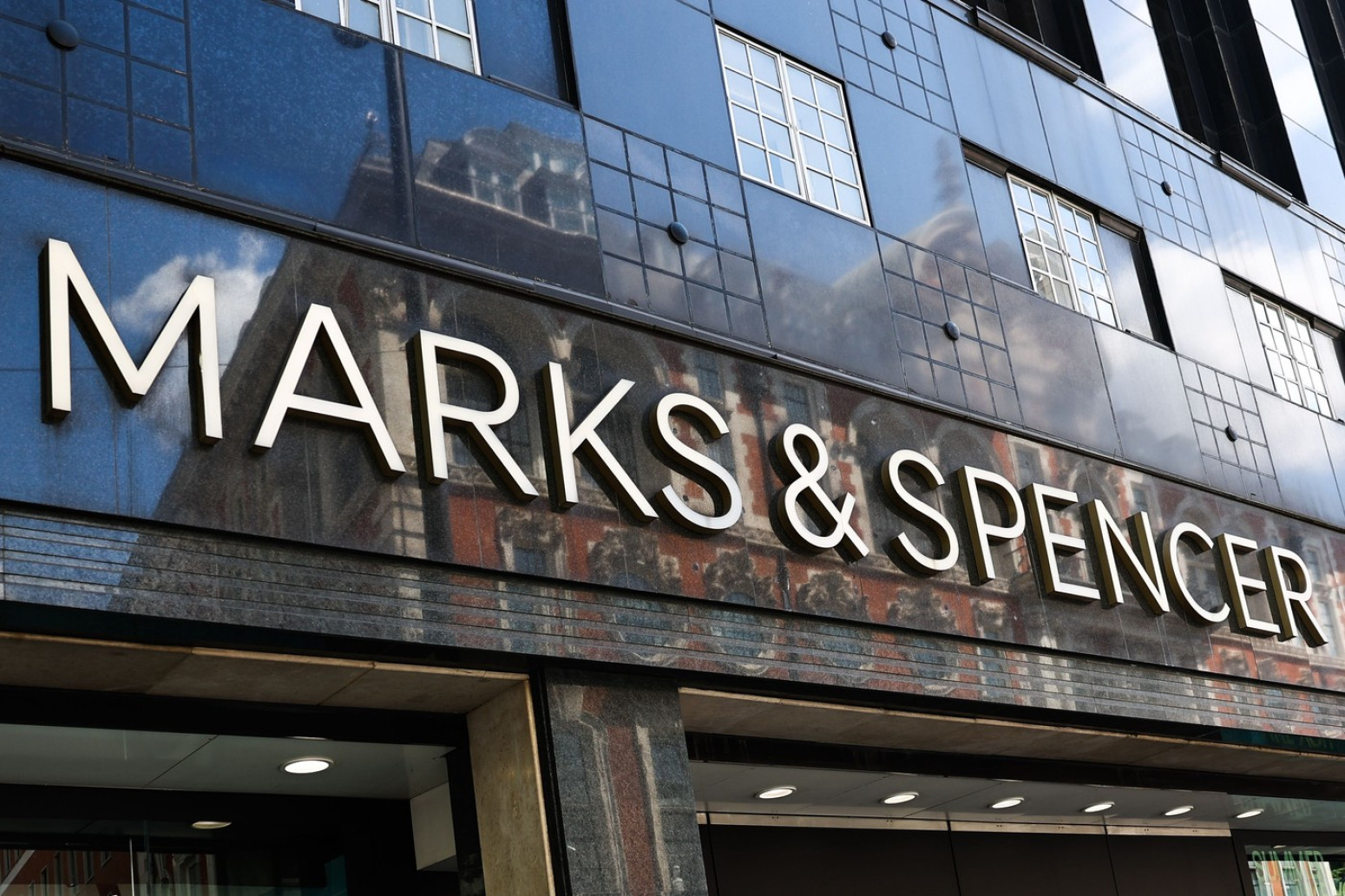 Omiljeni brend Srpkinja na udaru: Zbog premršavih modela uklonili reklame FOTO