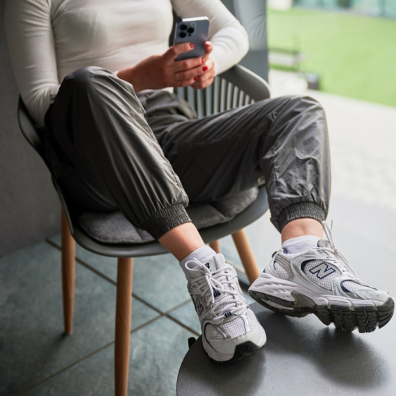 Svet je poludeo zbog patika sa čipkom: Da li biste dali pare za ovo? FOTO/ANKETA