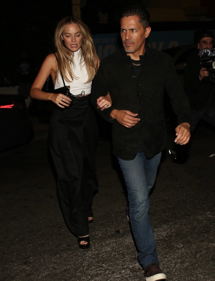 Ona je san svakog muškarca, čak i u ovome: Najlepša mama gazi sve modne granice FOTO