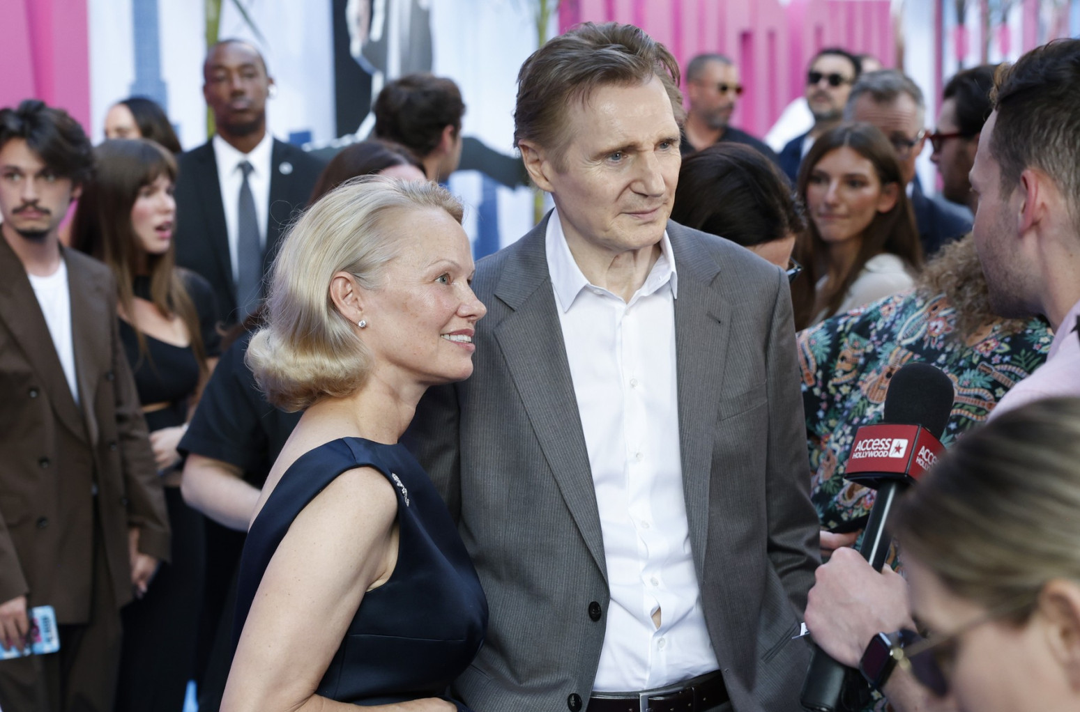 "Ispod mantila ne nosim ništa kad treba sa njim da se vidim, osim..." FOTO