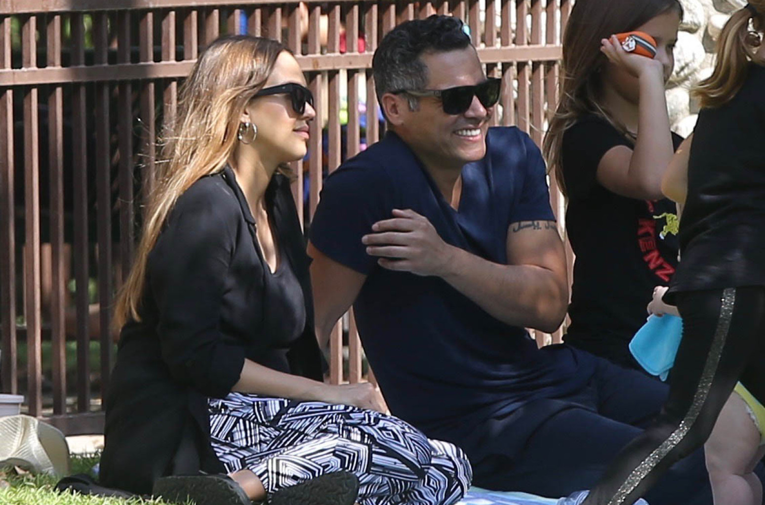 Nakon razvoda od lepotice, utehu pronašao u 20 godina mlađoj – i to njenoj kopiji FOTO