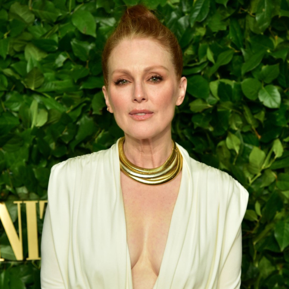 Može li nepristojno da se stari? Slavna riđokosa se ne libi da pokaže lice bez trunke šminke FOTO