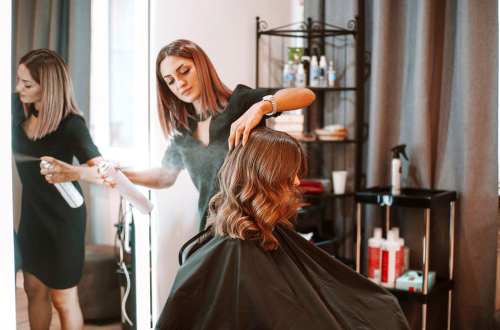 Stepenasta ili ravna kosa? Evo kako da znate koja vam bolje stoji