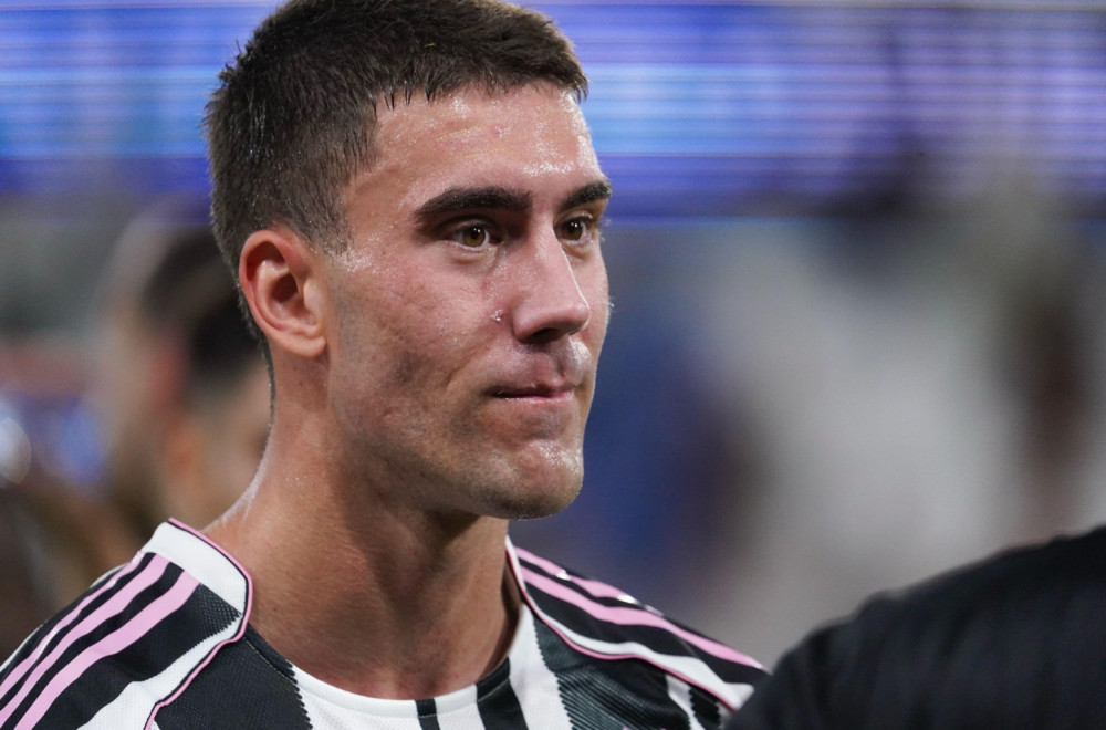 Dušan Vlahović raskinuo dugogodišnju vezu, pa obrisao sve fotke sa dragom