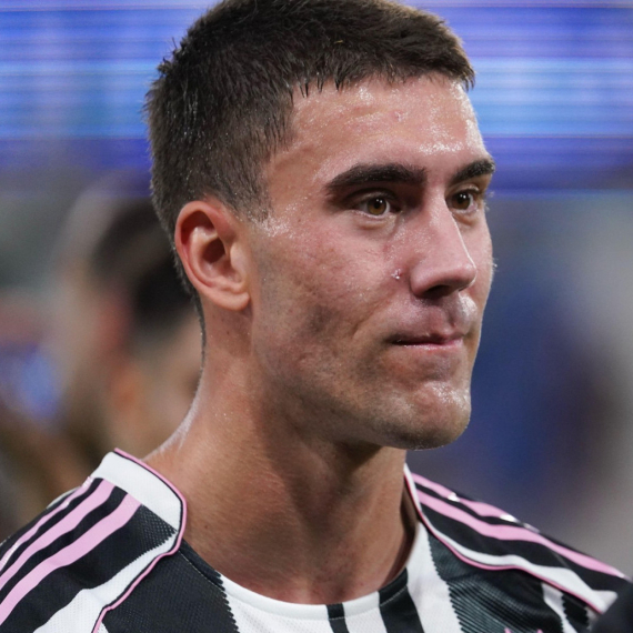 Dušan Vlahović raskinuo dugogodišnju vezu, pa obrisao sve fotke sa dragom