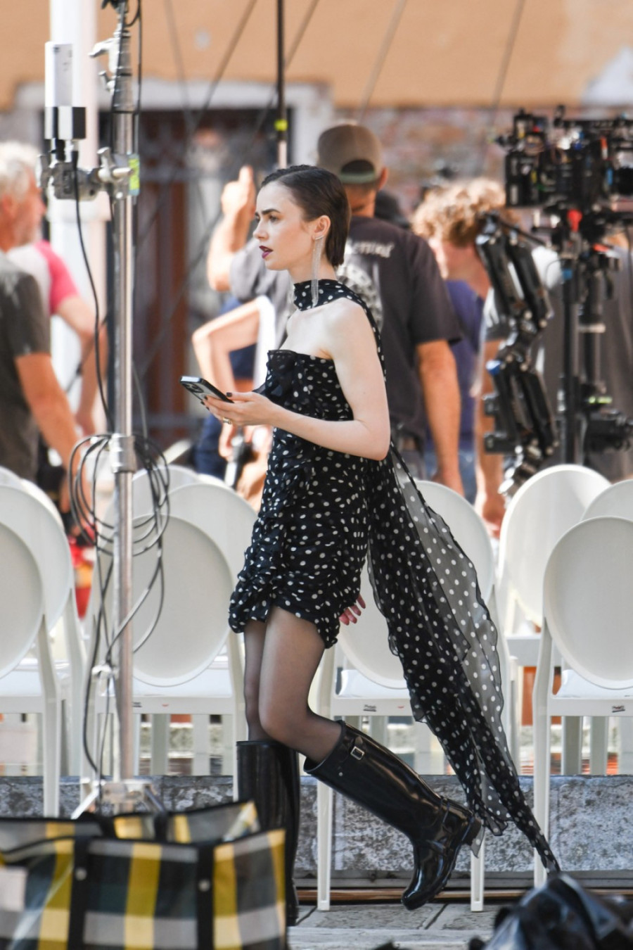 Emili u Parizu nam je blizu i traže statiste: Ovaj modni uslov treba da ispunite FOTO