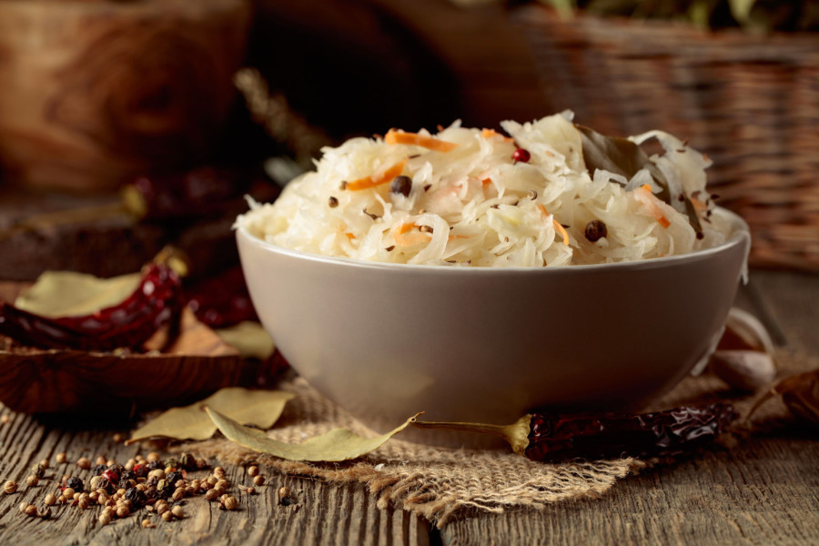 Iskusni kuvari otkrivaju: Samo uz ovaj sastojak kiseli kupus će biti zlatno-žut