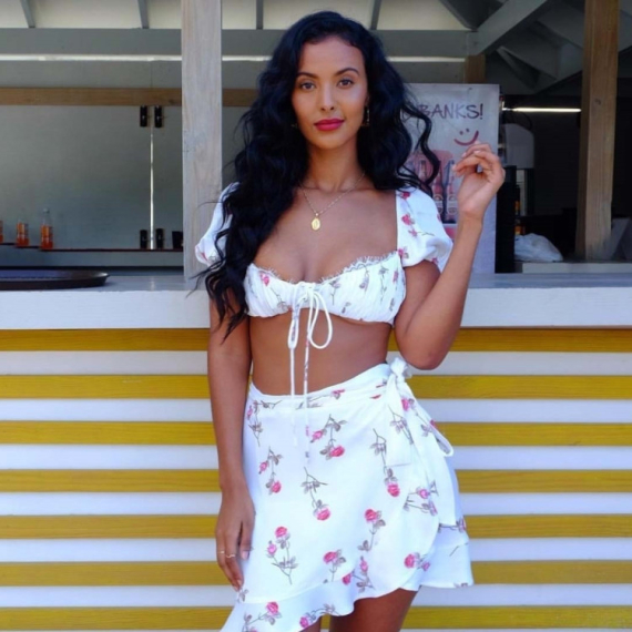 Malo ko ume da digne temperaturu na mrežama kao ona i njene raskošne obline FOTO