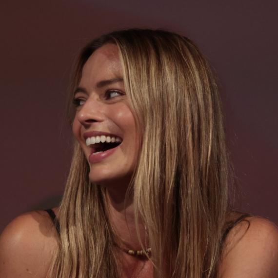 Holivudska lepotica prvi put u javnosti nakon porođaja, teško je skrenuti pogled FOTO