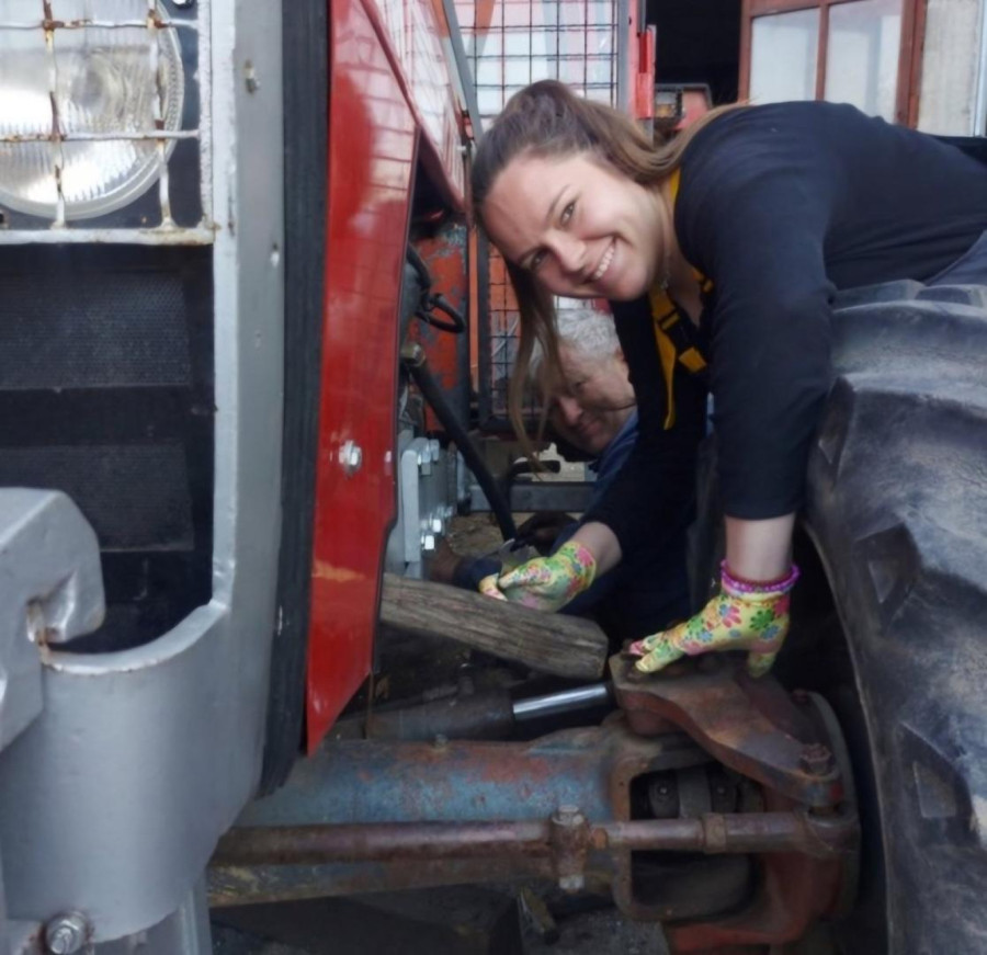 Marija iz Vrnjačke Banje pobednica u oranju, pobedila čak 50 muškaraca FOTO