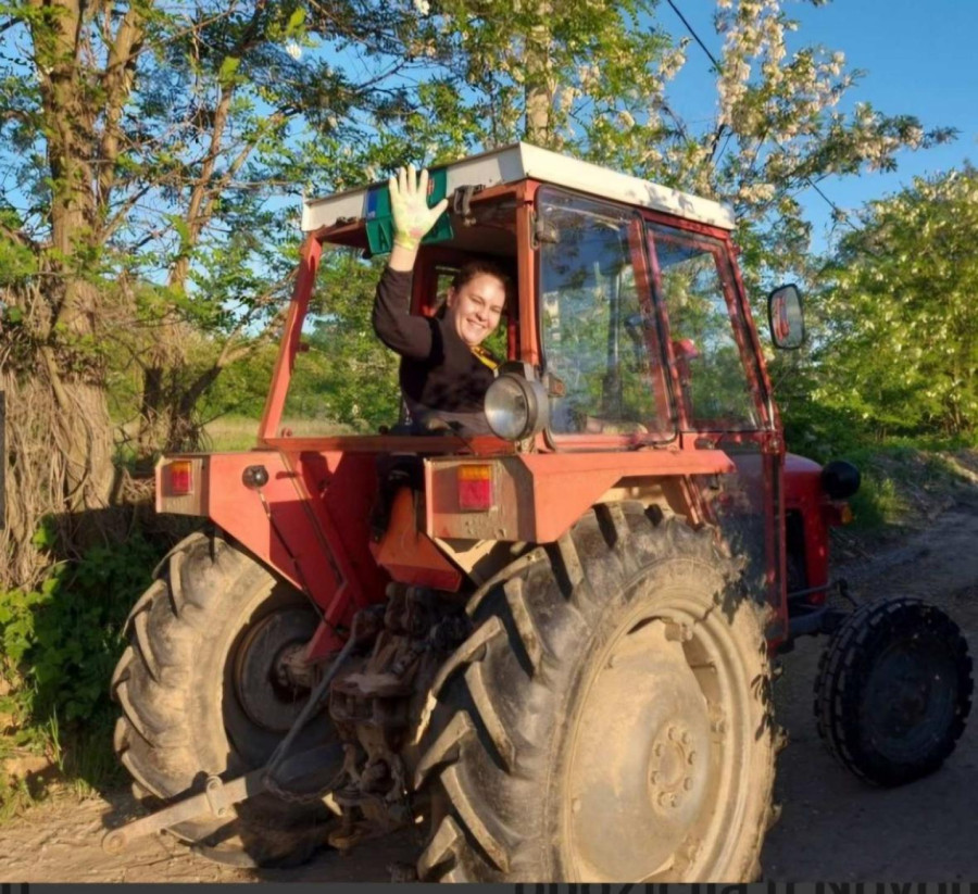 Marija iz Vrnjačke Banje pobednica u oranju, pobedila čak 50 muškaraca FOTO