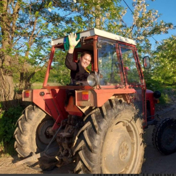 Marija iz Vrnjačke Banje pobednica u oranju, pobedila čak 50 muškaraca FOTO