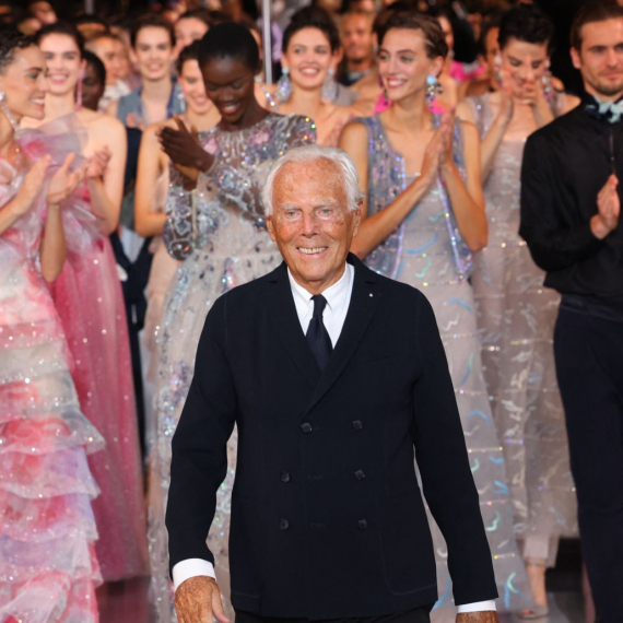 Ove 3 navike ženu pretvaraju u staricu, tvrdi Armani: Šta je čini neprivlačnom?