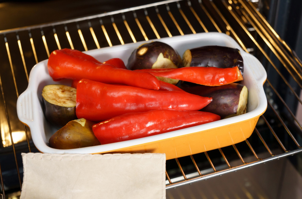 Recept za najbolji domaći ajvar: Trikovima vrhunskih domaćica do savršenog ukusa