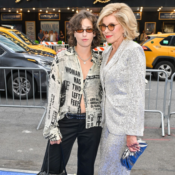 Slavna glumica (73) u vezi sa 26-godišnjakinjom? Fotke "zapalile" mreže FOTO/VIDEO