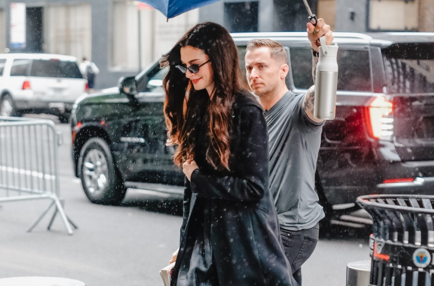 Ova haljina biće novi modni krik – a njoj stoji savršeno FOTO