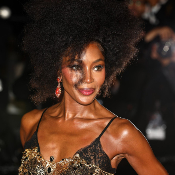 "Crna pantera" je u 6. deceniji, ali kad obuče bikini – nema joj ravne FOTO