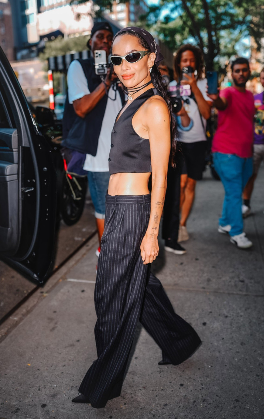 S jednim flertuje na crvenom tepihu, a njega ljubi: Najzgodnija glumica i slavni zavodnik u vezi? VIDEO