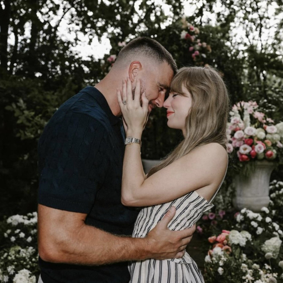 Jedan modni dodatak zasenio verenički prsten Tejlor Svift – a više se ne proizvodi FOTO