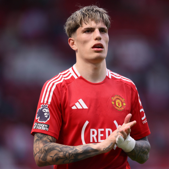 Zvezda Čelsija ima pravilo za devojku: "Evo ti kartica, ali ne želim da vidim tvoje roditelje" FOTO