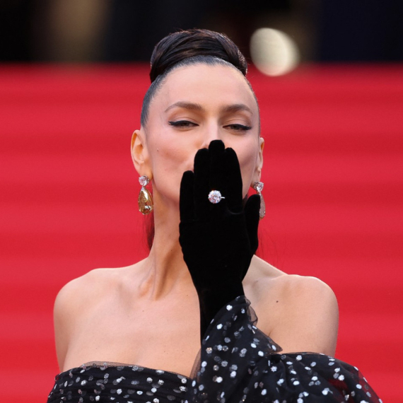 Fatalna Ruskinja slavi ljubav: U novoj modnoj kampanji izgleda nestvarno FOTO