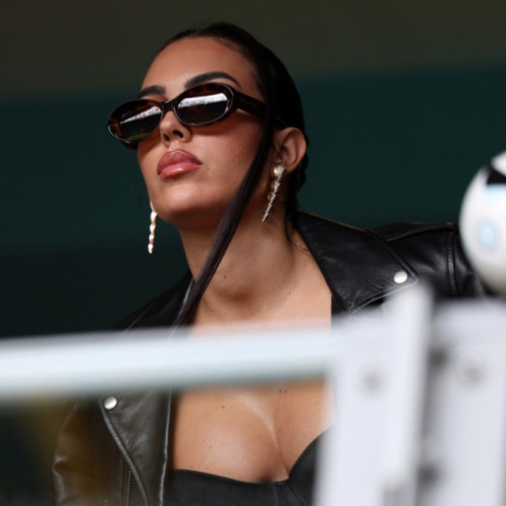 Prsten je tu, a od Ronalda ni traga ni glasa: Georgina Rodrigez sama šeta FOTO