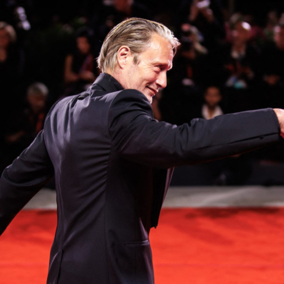 Najpoznatiji negativac iz Skandinavije ponovo zaludeo žene FOTO