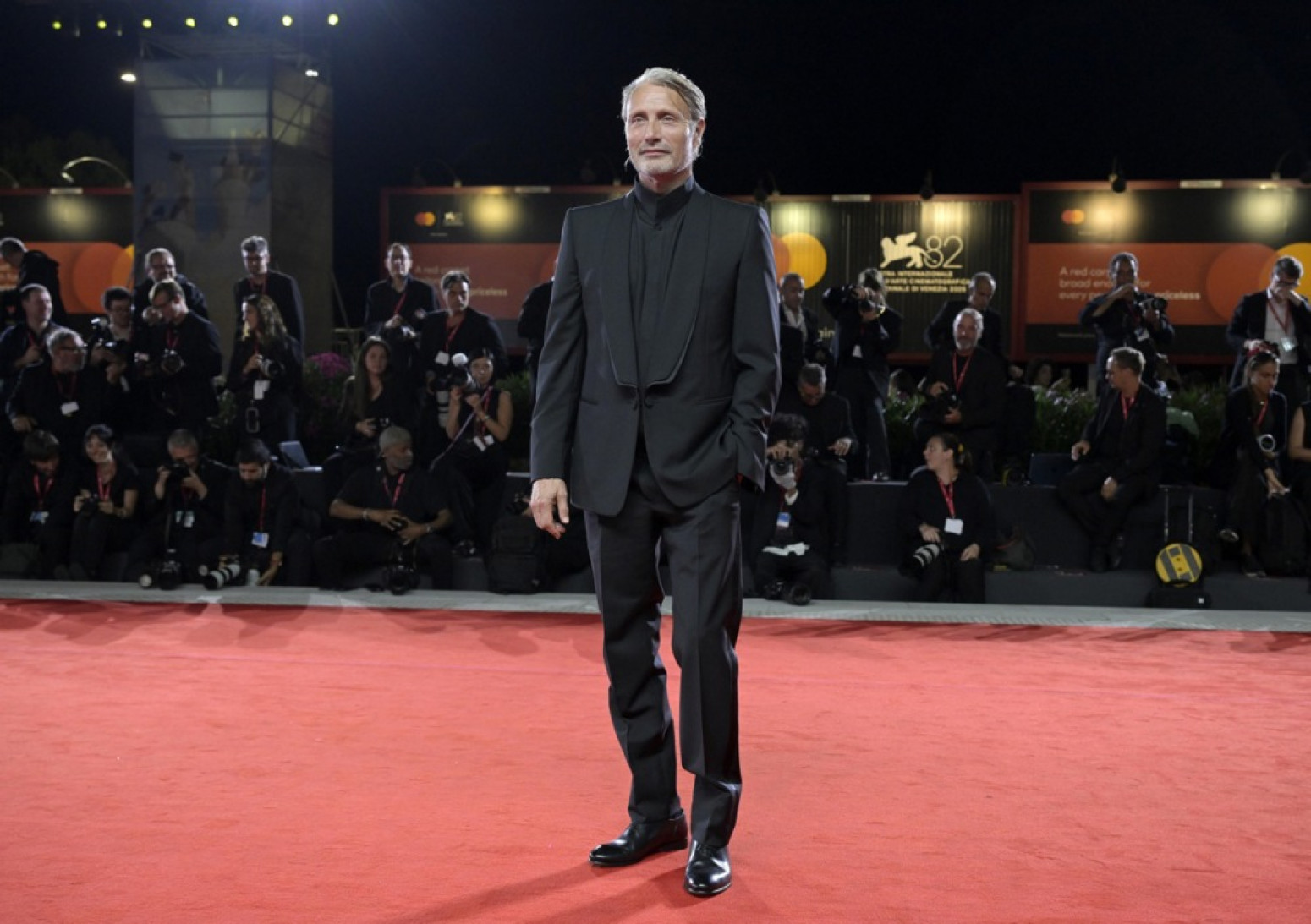 Najpoznatiji negativac iz Skandinavije ponovo zaludeo žene FOTO