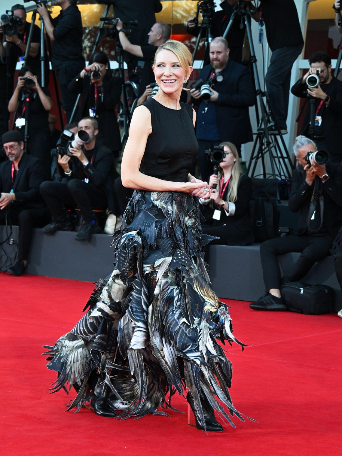 Bizarna kreacija slavne glumice šokirala mnoge: Sad smo sve videli FOTO