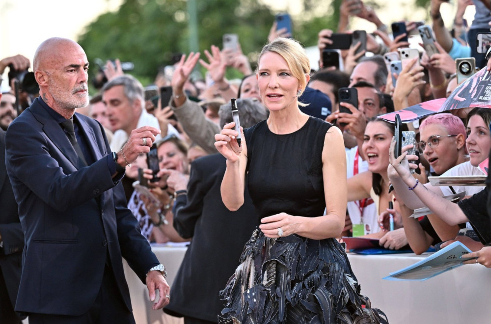 Bizarna kreacija slavne glumice šokirala mnoge: Sad smo sve videli FOTO