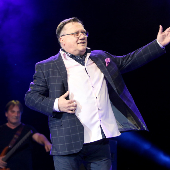 Detalji iz bolnice: "Molim te, Halide, otpevaj nešto, i Halid joj peva"